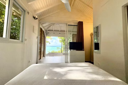 Bungalow les pieds dans l’eau&accès plage Gosier