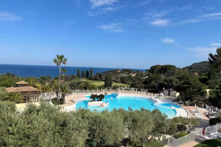 Cap Esterel village, vue mer studio avec parking