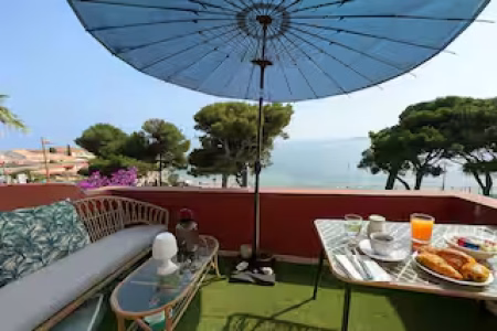 Maison lumineuse vue mer, charme méditerranéen