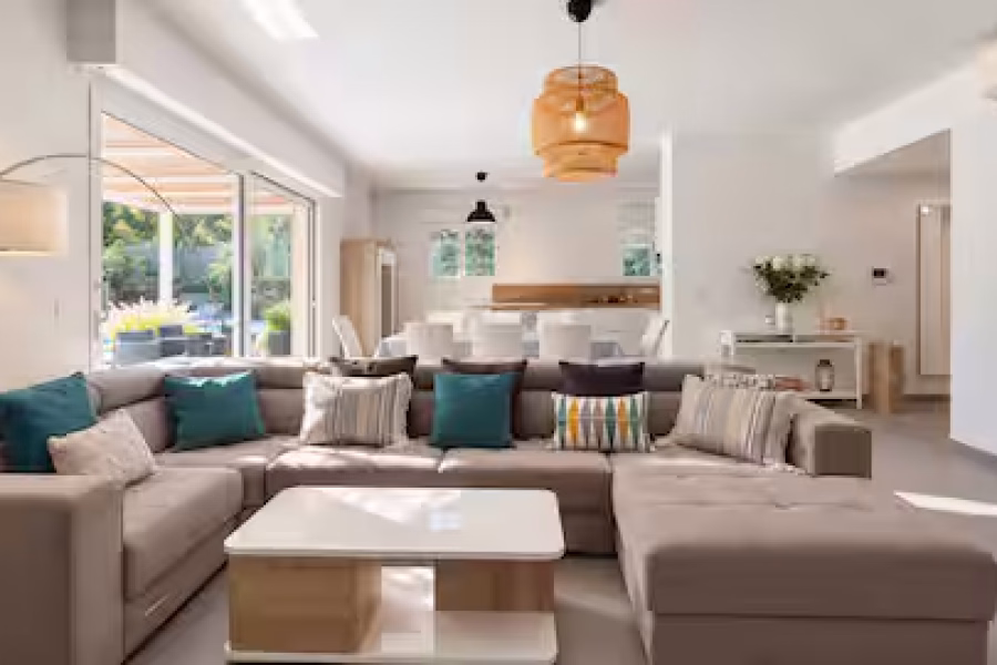 Villa moderne 4 chambres, piscine, jardin, parking